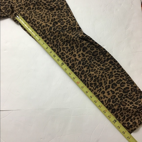Time & Tru Leopard Hi Rise Straight Crop Jeans 2 - Picture 10 of 12